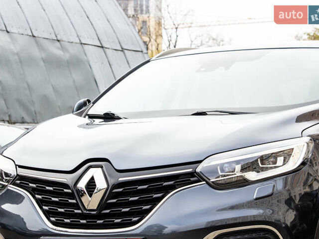 Серый Рено Kadjar, объемом двигателя 0 л и пробегом 77 тыс. км за 15900 $, фото 10 на Automoto.ua
