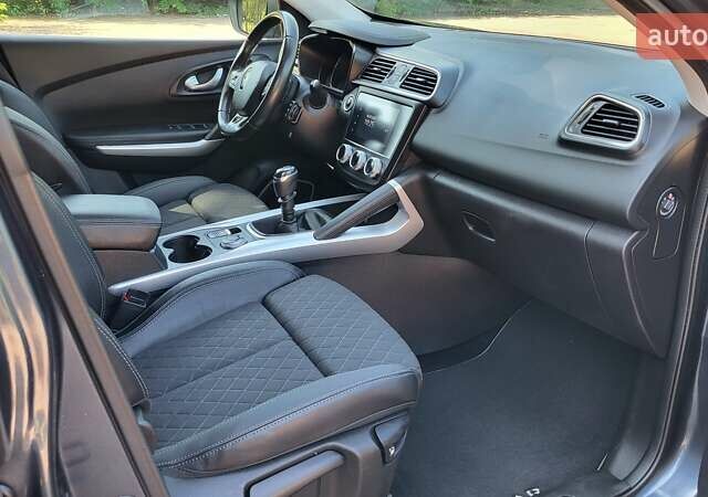 Серый Рено Kadjar, объемом двигателя 1.7 л и пробегом 171 тыс. км за 19900 $, фото 39 на Automoto.ua