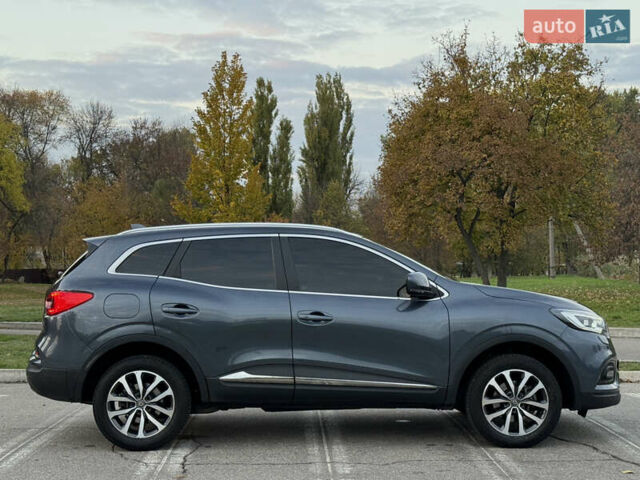 Серый Рено Kadjar, объемом двигателя 1.5 л и пробегом 88 тыс. км за 21800 $, фото 11 на Automoto.ua