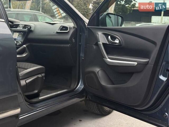 Серый Рено Kadjar, объемом двигателя 1.46 л и пробегом 362 тыс. км за 13900 $, фото 48 на Automoto.ua