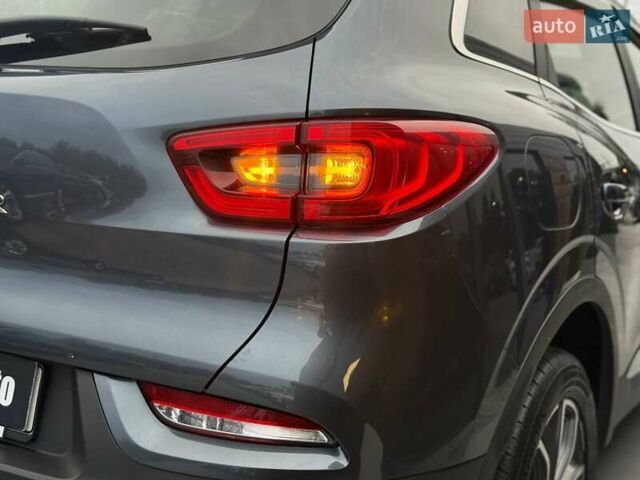 Серый Рено Kadjar, объемом двигателя 1.46 л и пробегом 362 тыс. км за 13900 $, фото 12 на Automoto.ua
