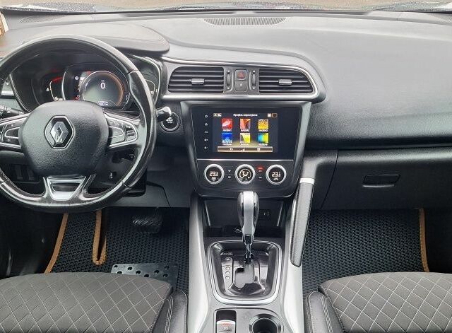 Серый Рено Kadjar, объемом двигателя 0 л и пробегом 139 тыс. км за 18950 $, фото 12 на Automoto.ua