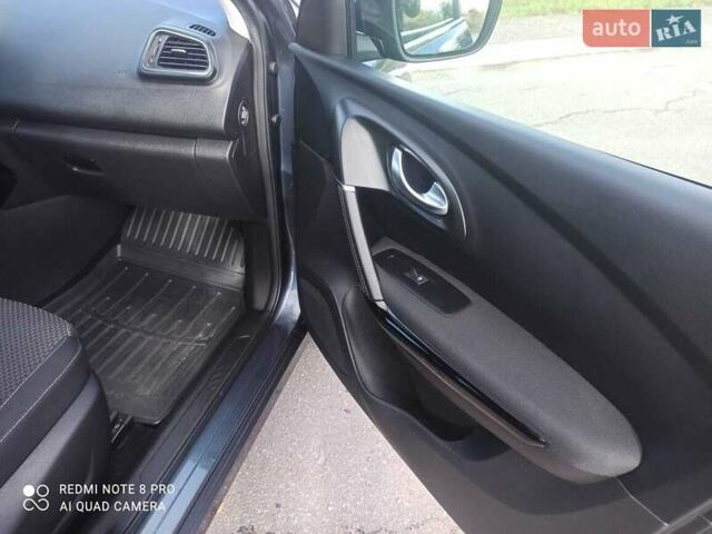 Серый Рено Kadjar, объемом двигателя 1.46 л и пробегом 188 тыс. км за 18500 $, фото 7 на Automoto.ua