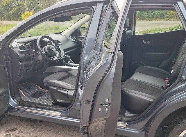 Серый Рено Kadjar, объемом двигателя 0 л и пробегом 139 тыс. км за 18950 $, фото 9 на Automoto.ua