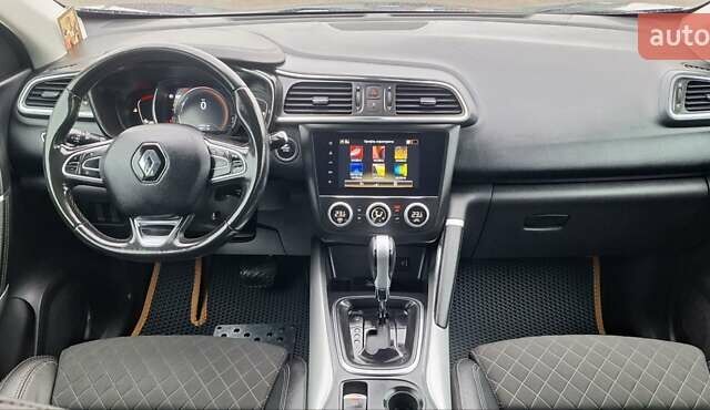 Серый Рено Kadjar, объемом двигателя 1.5 л и пробегом 139 тыс. км за 18950 $, фото 17 на Automoto.ua