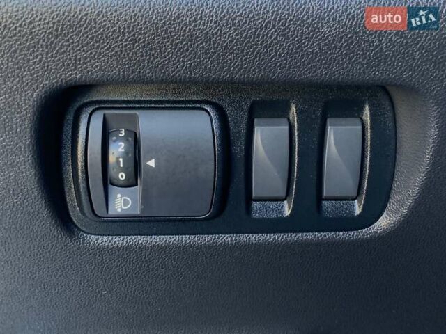 Сірий Рено Kadjar, об'ємом двигуна 1.5 л та пробігом 157 тис. км за 19999 $, фото 40 на Automoto.ua