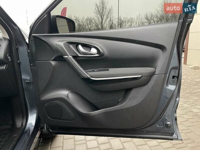 Серый Рено Kadjar, объемом двигателя 1.5 л и пробегом 147 тыс. км за 19999 $, фото 33 на Automoto.ua