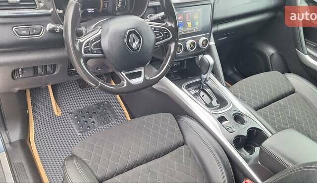 Серый Рено Kadjar, объемом двигателя 1.5 л и пробегом 139 тыс. км за 18950 $, фото 65 на Automoto.ua