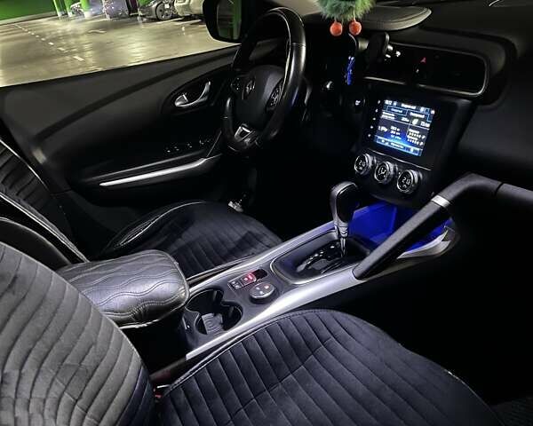 Серый Рено Kadjar, объемом двигателя 1.46 л и пробегом 102 тыс. км за 21600 $, фото 4 на Automoto.ua