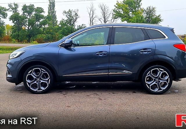 Серый Рено Kadjar, объемом двигателя 1.5 л и пробегом 139 тыс. км за 18950 $, фото 2 на Automoto.ua