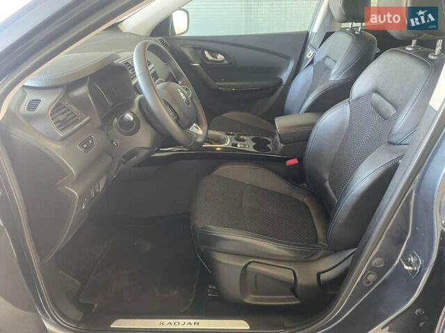 Серый Рено Kadjar, объемом двигателя 1.3 л и пробегом 77 тыс. км за 15800 $, фото 7 на Automoto.ua