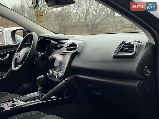 Серый Рено Kadjar, объемом двигателя 1.5 л и пробегом 147 тыс. км за 19999 $, фото 34 на Automoto.ua