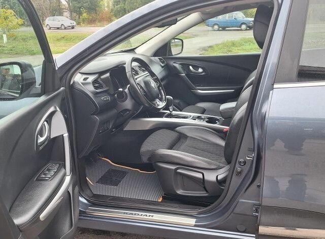 Серый Рено Kadjar, объемом двигателя 0 л и пробегом 139 тыс. км за 18950 $, фото 8 на Automoto.ua