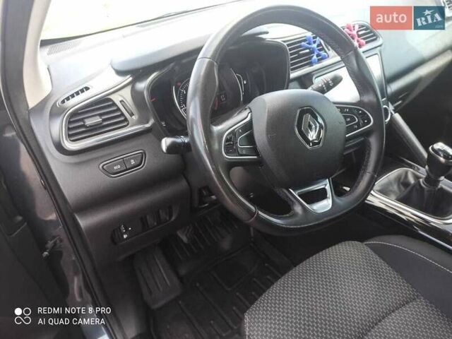 Серый Рено Kadjar, объемом двигателя 1.46 л и пробегом 188 тыс. км за 18300 $, фото 10 на Automoto.ua