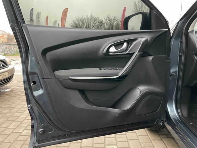 Серый Рено Kadjar, объемом двигателя 0 л и пробегом 147 тыс. км за 19999 $, фото 10 на Automoto.ua