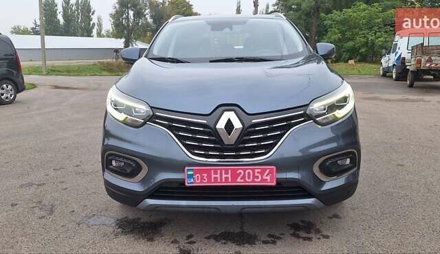 Серый Рено Kadjar, объемом двигателя 1.5 л и пробегом 139 тыс. км за 18950 $, фото 1 на Automoto.ua