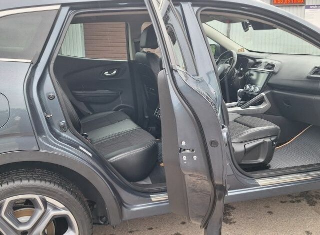 Серый Рено Kadjar, объемом двигателя 0 л и пробегом 139 тыс. км за 18950 $, фото 11 на Automoto.ua