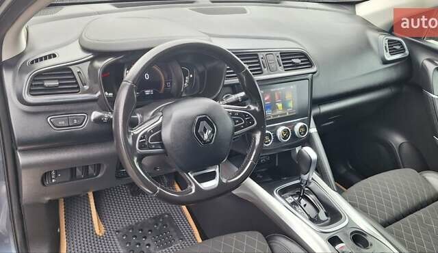 Серый Рено Kadjar, объемом двигателя 1.5 л и пробегом 139 тыс. км за 18950 $, фото 64 на Automoto.ua