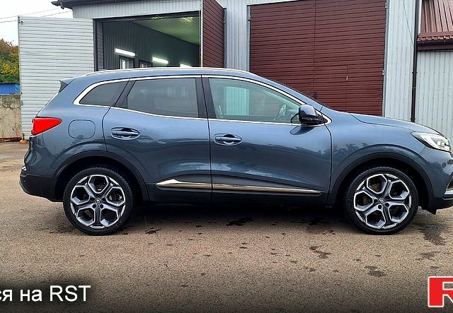 Серый Рено Kadjar, объемом двигателя 1.5 л и пробегом 139 тыс. км за 18950 $, фото 3 на Automoto.ua