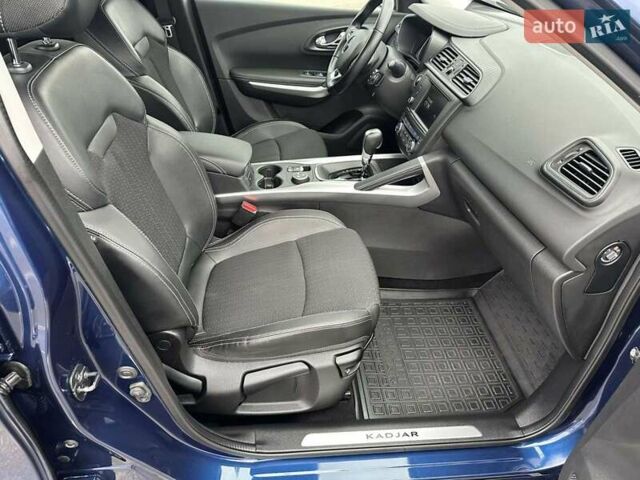 Синий Рено Kadjar, объемом двигателя 1.2 л и пробегом 132 тыс. км за 13950 $, фото 31 на Automoto.ua