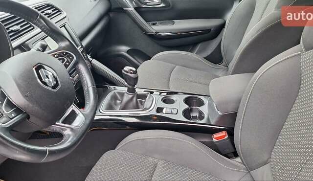 Синий Рено Kadjar, объемом двигателя 1.5 л и пробегом 188 тыс. км за 15500 $, фото 61 на Automoto.ua