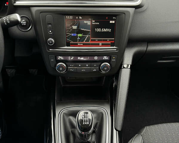 Синий Рено Kadjar, объемом двигателя 1.6 л и пробегом 178 тыс. км за 16900 $, фото 30 на Automoto.ua