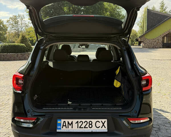 Зелений Рено Kadjar, об'ємом двигуна 1.46 л та пробігом 101 тис. км за 18990 $, фото 4 на Automoto.ua