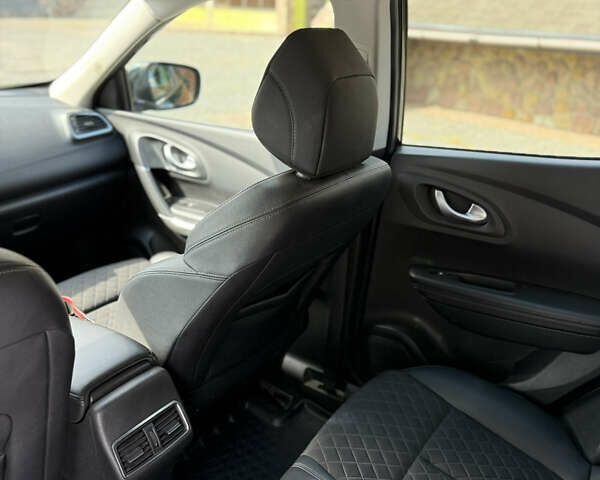 Зелений Рено Kadjar, об'ємом двигуна 1.46 л та пробігом 101 тис. км за 18990 $, фото 6 на Automoto.ua