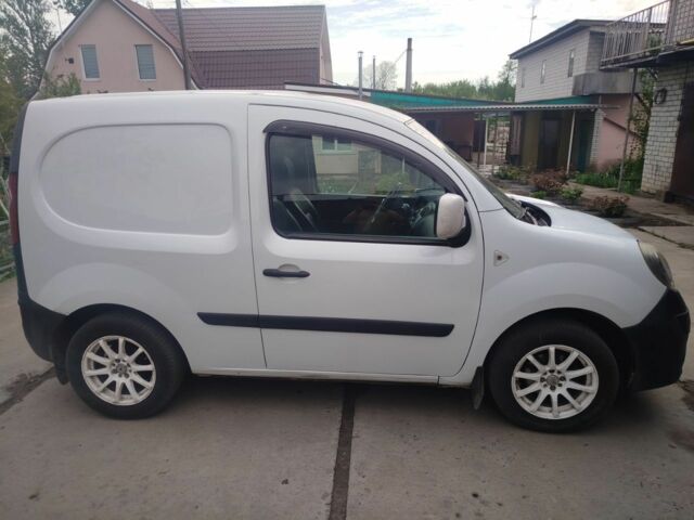 Белый Рено Кенгу Экспресс, объемом двигателя 1.5 л и пробегом 270 тыс. км за 3300 $, фото 4 на Automoto.ua