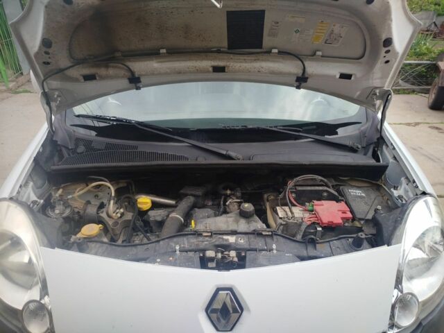 Белый Рено Кенгу Экспресс, объемом двигателя 1.5 л и пробегом 270 тыс. км за 3300 $, фото 1 на Automoto.ua