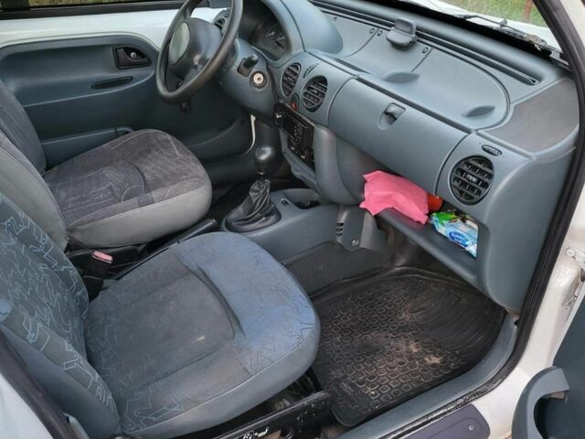 Білий Рено Кєнгу Експресс, об'ємом двигуна 2 л та пробігом 74 тис. км за 2200 $, фото 14 на Automoto.ua