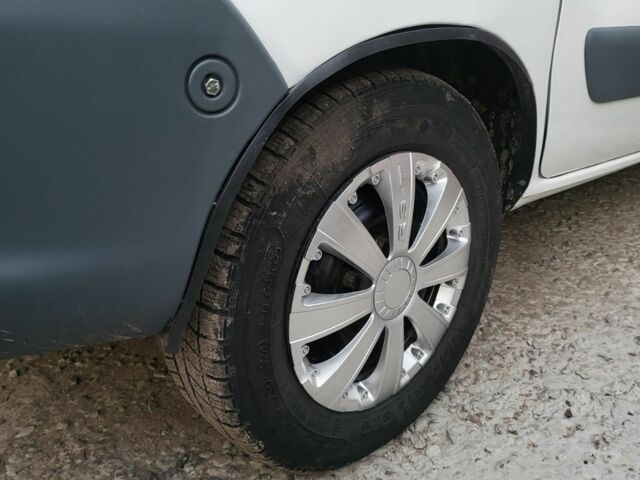 Білий Рено Кєнгу Експресс, об'ємом двигуна 2 л та пробігом 74 тис. км за 2200 $, фото 7 на Automoto.ua