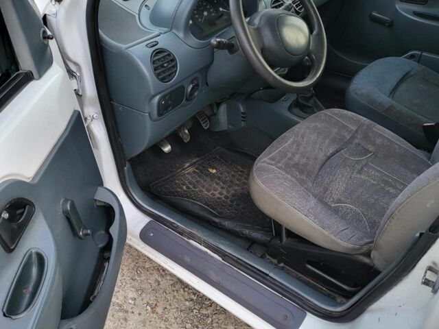 Білий Рено Кєнгу Експресс, об'ємом двигуна 2 л та пробігом 74 тис. км за 2200 $, фото 12 на Automoto.ua