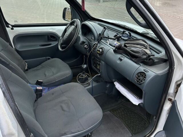 Білий Рено Кєнгу Експресс, об'ємом двигуна 1.9 л та пробігом 310 тис. км за 2350 $, фото 7 на Automoto.ua