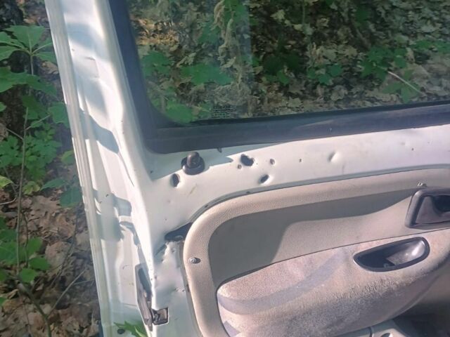 Белый Рено Кенгу Экспресс, объемом двигателя 1.5 л и пробегом 300 тыс. км за 1800 $, фото 6 на Automoto.ua