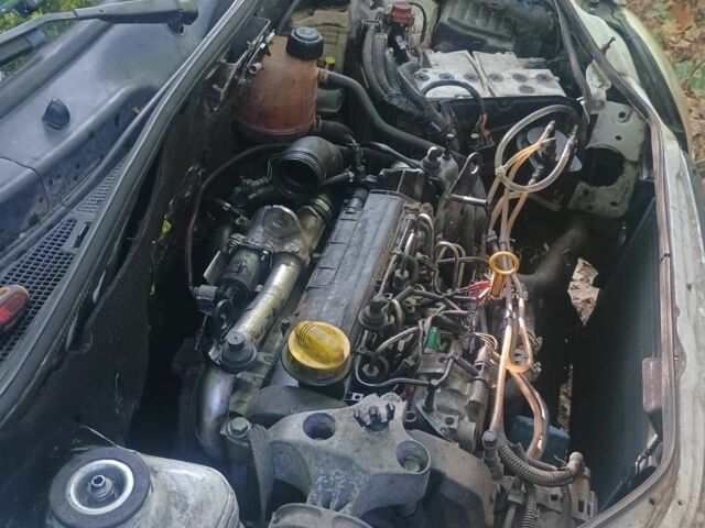 Белый Рено Кенгу Экспресс, объемом двигателя 1.5 л и пробегом 300 тыс. км за 1800 $, фото 5 на Automoto.ua