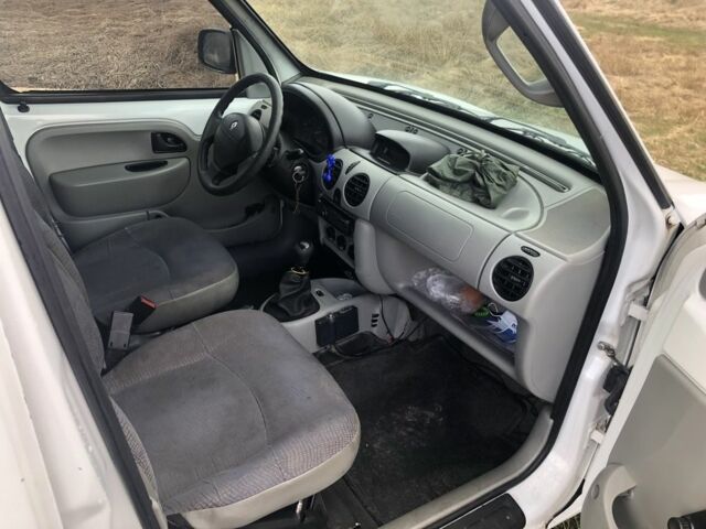 Білий Рено Кєнгу Експресс, об'ємом двигуна 1.9 л та пробігом 285 тис. км за 2000 $, фото 7 на Automoto.ua