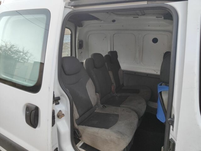 Белый Рено Кенгу Экспресс, объемом двигателя 1.5 л и пробегом 2 тыс. км за 2450 $, фото 1 на Automoto.ua