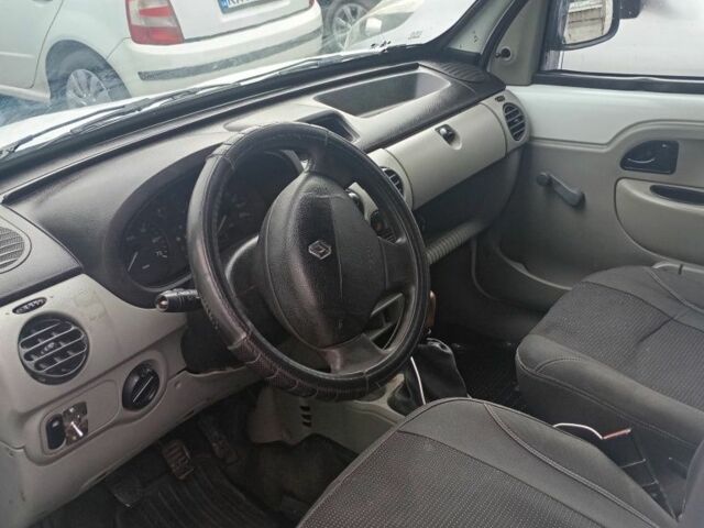 Белый Рено Кенгу Экспресс, объемом двигателя 1.5 л и пробегом 230 тыс. км за 3500 $, фото 6 на Automoto.ua