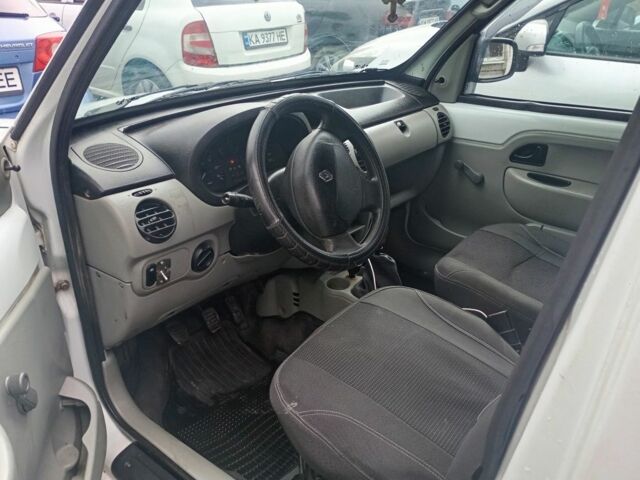 Белый Рено Кенгу Экспресс, объемом двигателя 1.5 л и пробегом 230 тыс. км за 3500 $, фото 7 на Automoto.ua