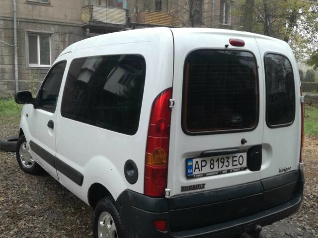 Белый Рено Кенгу Экспресс, объемом двигателя 1.5 л и пробегом 300 тыс. км за 2000 $, фото 4 на Automoto.ua