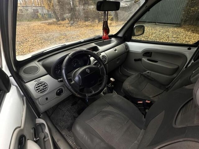 Белый Рено Кенгу Экспресс, объемом двигателя 1.5 л и пробегом 235 тыс. км за 1850 $, фото 4 на Automoto.ua