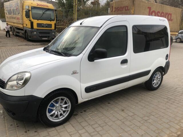 Белый Рено Кенгу Экспресс, объемом двигателя 1.5 л и пробегом 230 тыс. км за 4650 $, фото 2 на Automoto.ua