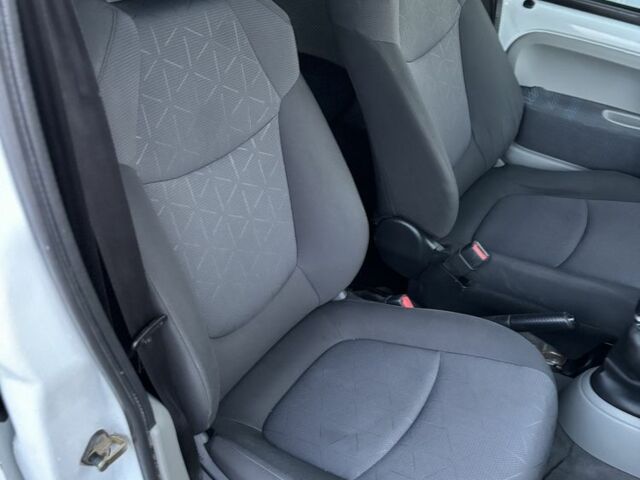 Белый Рено Кенгу Экспресс, объемом двигателя 1.5 л и пробегом 310 тыс. км за 3499 $, фото 3 на Automoto.ua