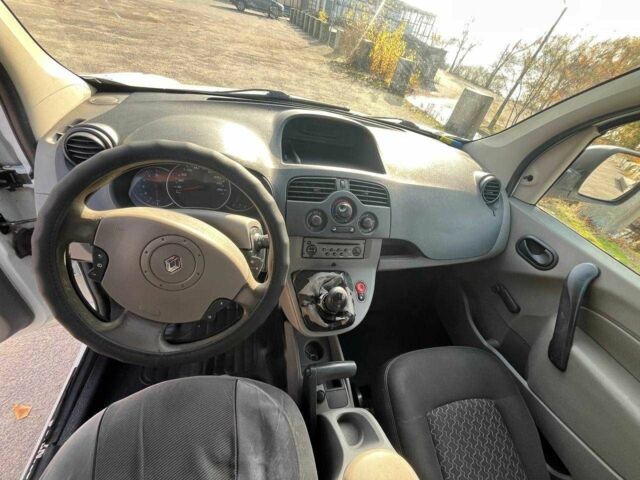 Белый Рено Кенгу Экспресс, объемом двигателя 1.5 л и пробегом 392 тыс. км за 4950 $, фото 10 на Automoto.ua