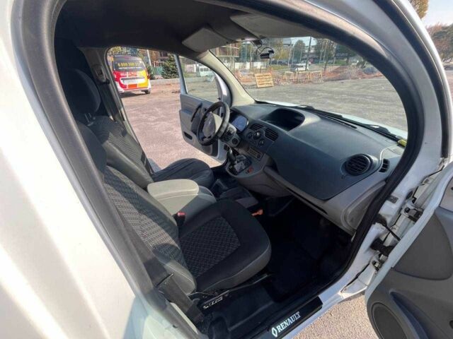 Белый Рено Кенгу Экспресс, объемом двигателя 1.5 л и пробегом 392 тыс. км за 4950 $, фото 4 на Automoto.ua