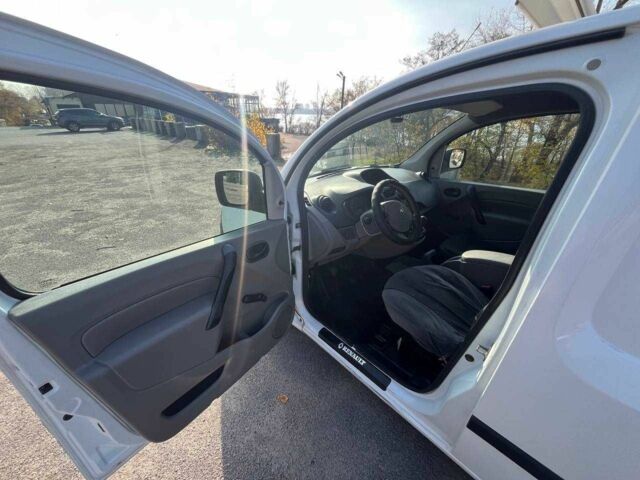 Белый Рено Кенгу Экспресс, объемом двигателя 1.5 л и пробегом 392 тыс. км за 4950 $, фото 11 на Automoto.ua