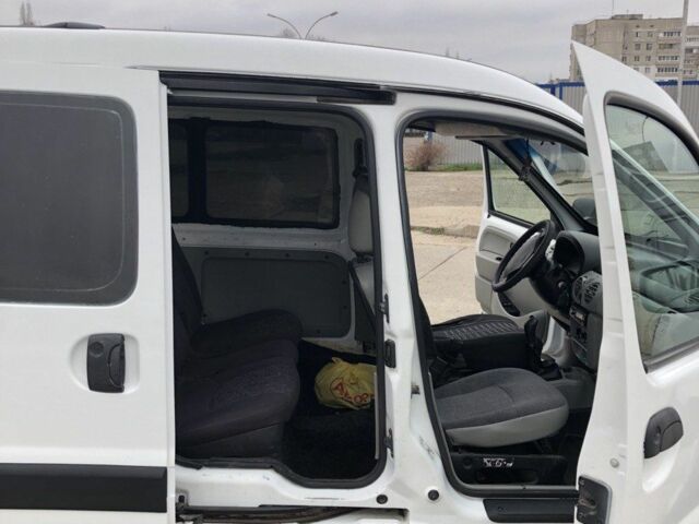 Белый Рено Кенгу Экспресс, объемом двигателя 1.5 л и пробегом 350 тыс. км за 3100 $, фото 6 на Automoto.ua