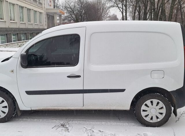 Белый Рено Кенгу Экспресс, объемом двигателя 1.5 л и пробегом 401 тыс. км за 4700 $, фото 12 на Automoto.ua