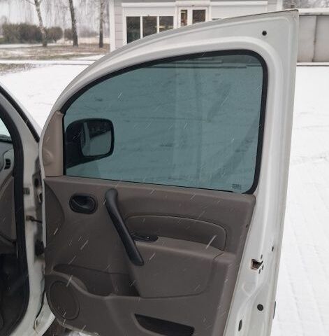 Белый Рено Кенгу Экспресс, объемом двигателя 1.5 л и пробегом 401 тыс. км за 4700 $, фото 13 на Automoto.ua